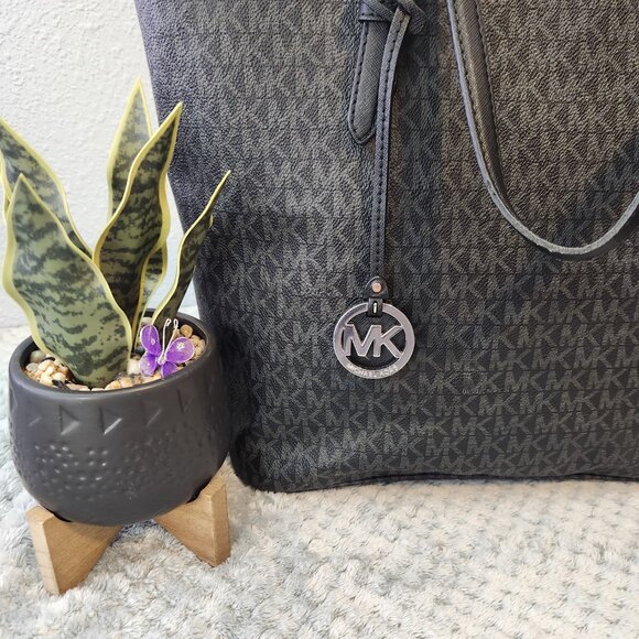 Authentic – Michael Kors Jet Set Medium Logo Tote Bag – PRICE IS FIRM - Picture 5 of 13